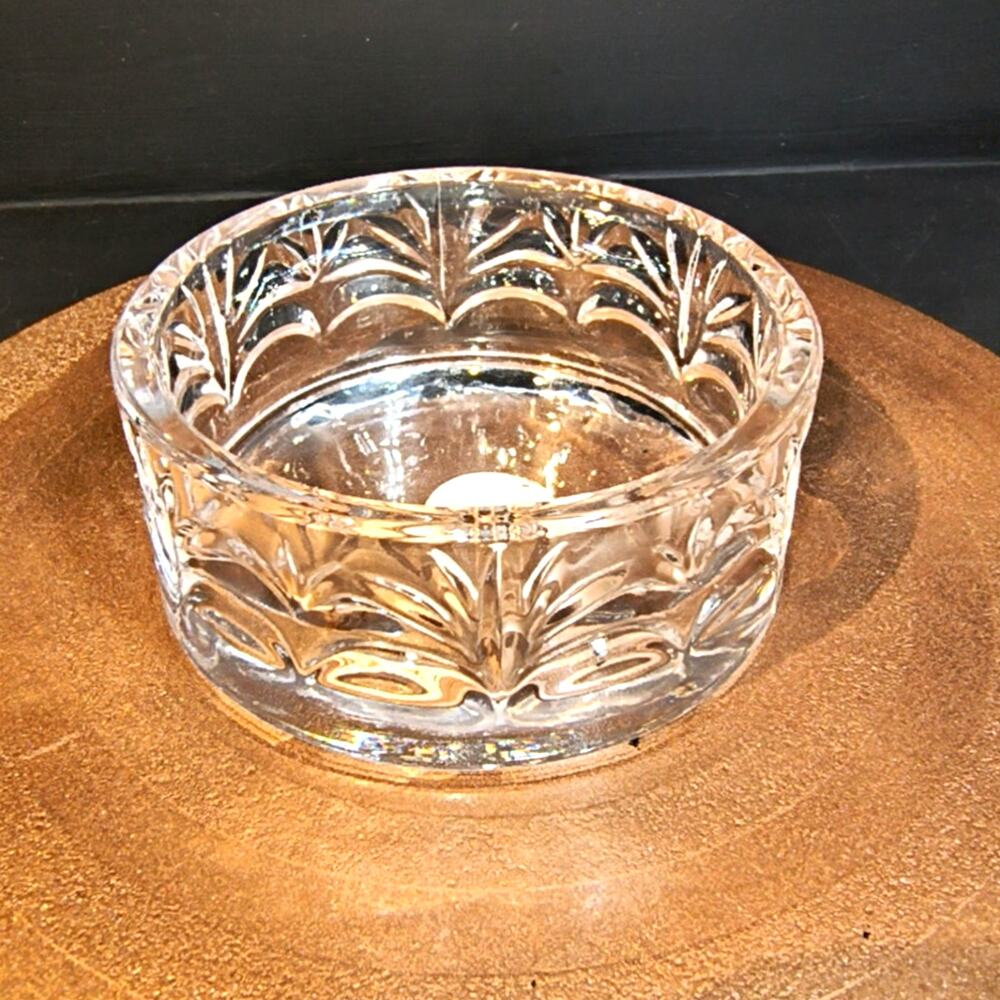 1352.  5th Avenue Crystal Dish